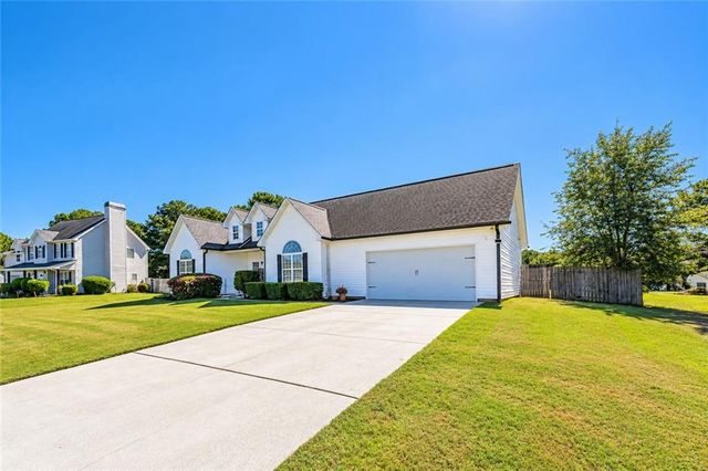 3021 Black Fox Drive, Loganville, GA 30052