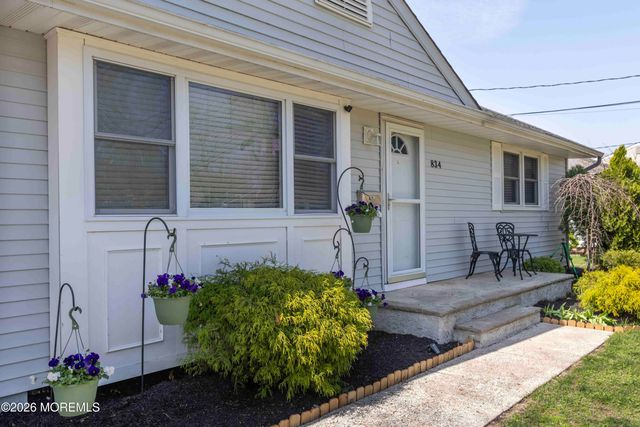 834 Brookside Drive, Toms River, NJ 08753