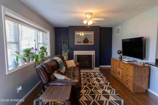 834 Brookside Drive, Toms River, NJ 08753