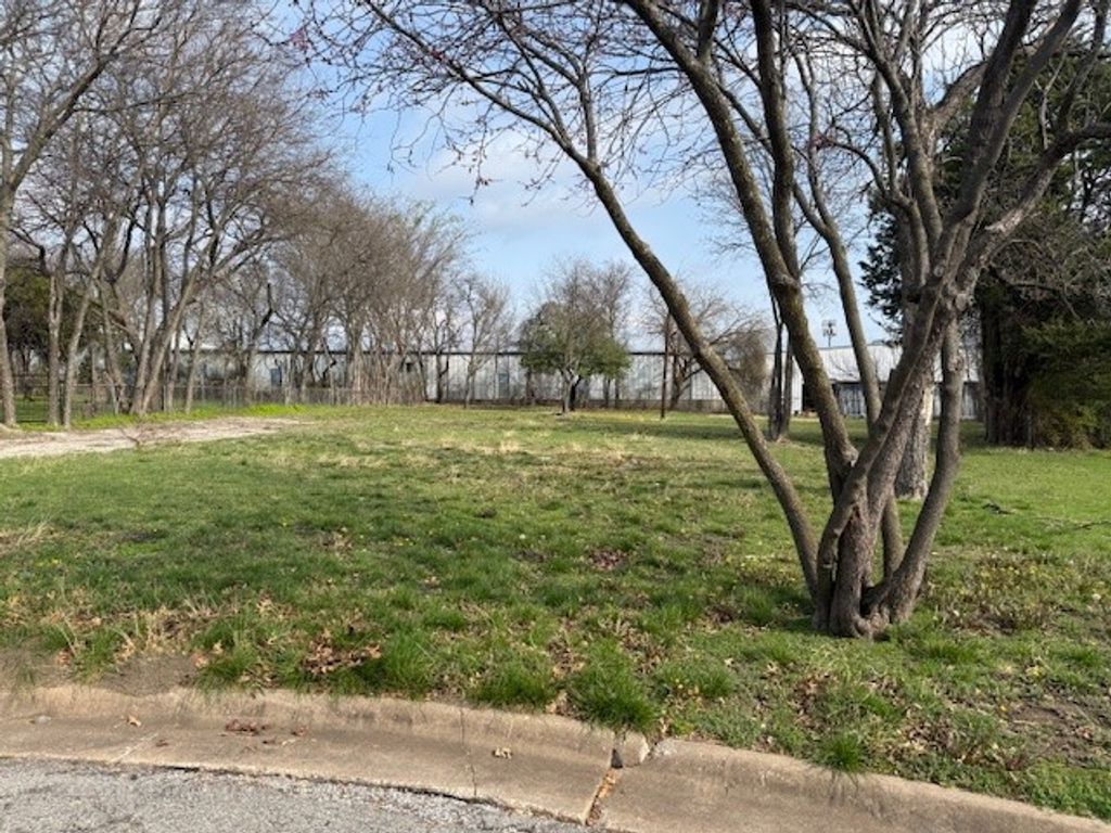 1617 E Nall Street, Sherman, TX 75090