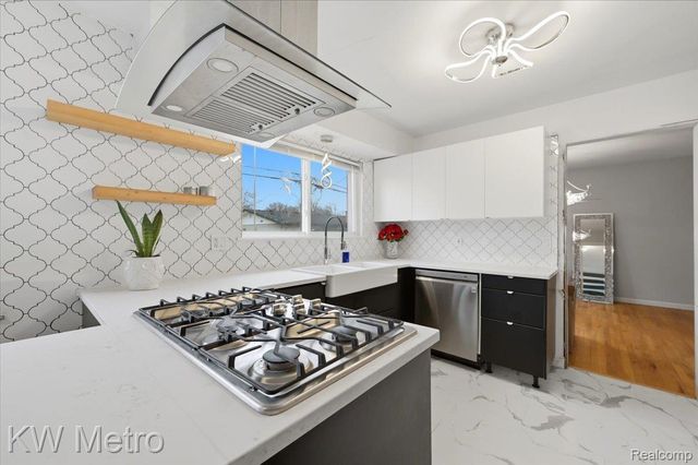 29450 Sharon Lane, Southfield, MI 48076