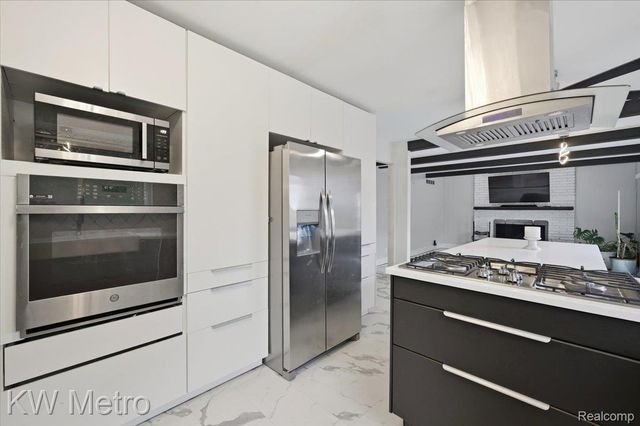 29450 Sharon Lane, Southfield, MI 48076