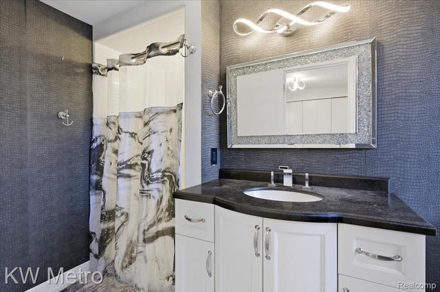 29450 Sharon Lane, Southfield, MI 48076