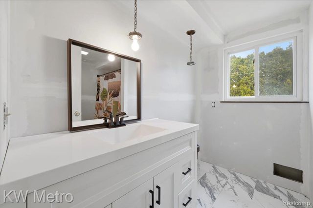 29450 Sharon Lane, Southfield, MI 48076