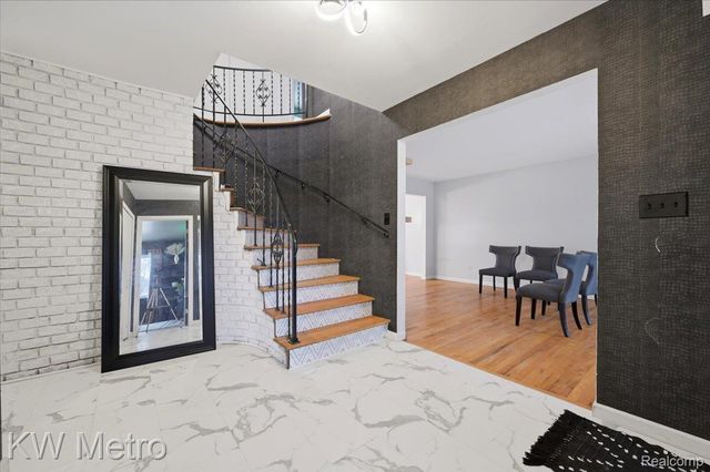 29450 Sharon Lane, Southfield, MI 48076