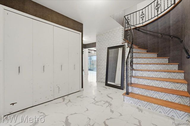 29450 Sharon Lane, Southfield, MI 48076