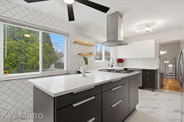 29450 Sharon Lane, Southfield, MI 48076