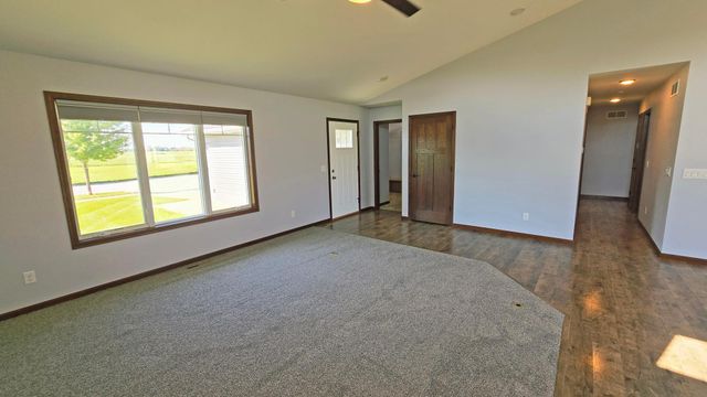 416 Torrey Pines Drive, Mankato, MN 56001