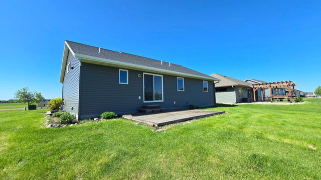 416 Torrey Pines Drive, Mankato, MN 56001
