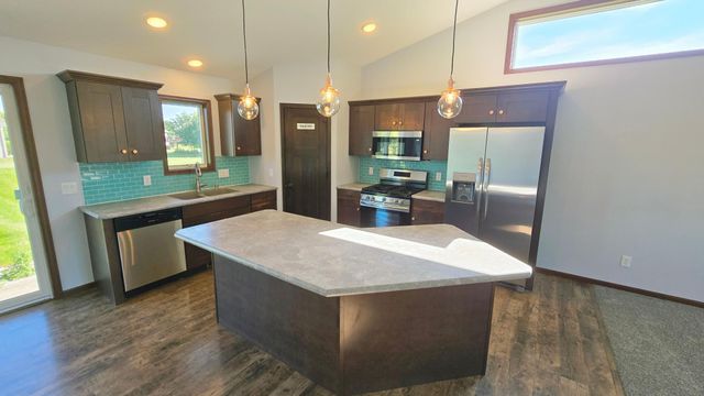 416 Torrey Pines Drive, Mankato, MN 56001