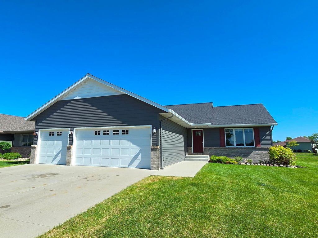 416 Torrey Pines Drive, Mankato, MN 56001