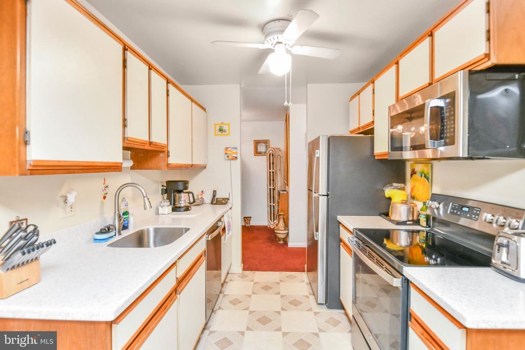 9554 CANNONEER CT #101, Manassas, VA 20110