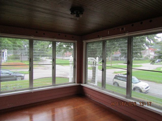 821 Grand Court, Davenport, IA 52803