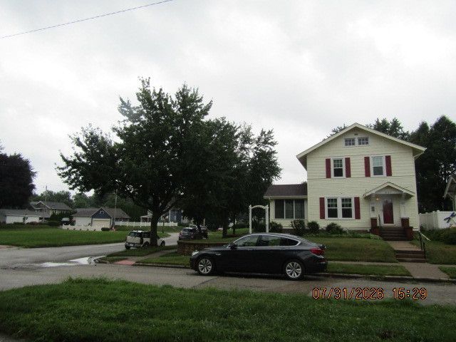 821 Grand Court, Davenport, IA 52803