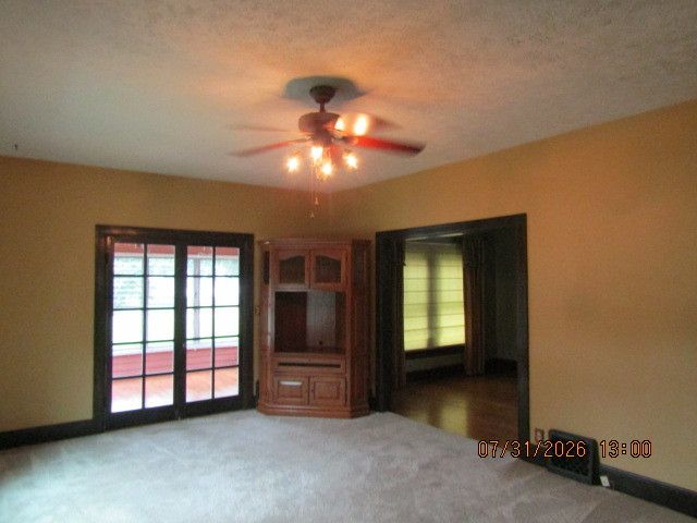 821 Grand Court, Davenport, IA 52803