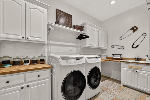 1005 Lewis, Kemah, TX 77565