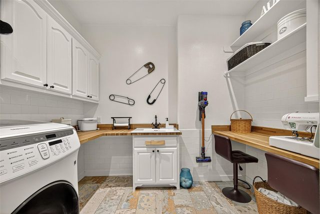 1005 Lewis, Kemah, TX 77565