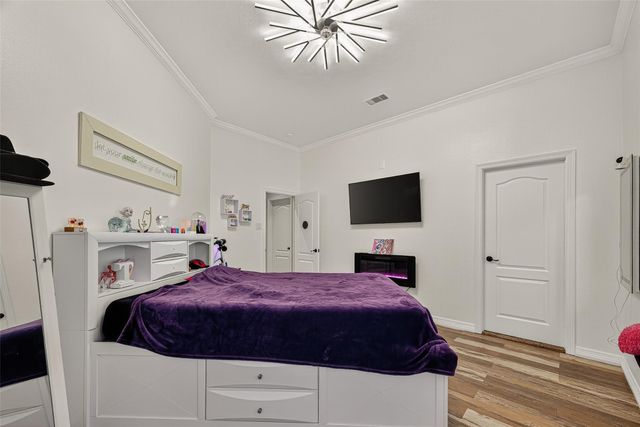 1005 Lewis, Kemah, TX 77565