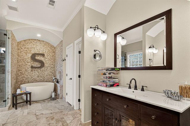 1005 Lewis, Kemah, TX 77565