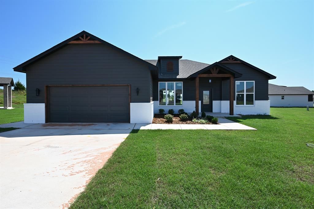 1232 E Stetson Lane, Mustang, OK 73064