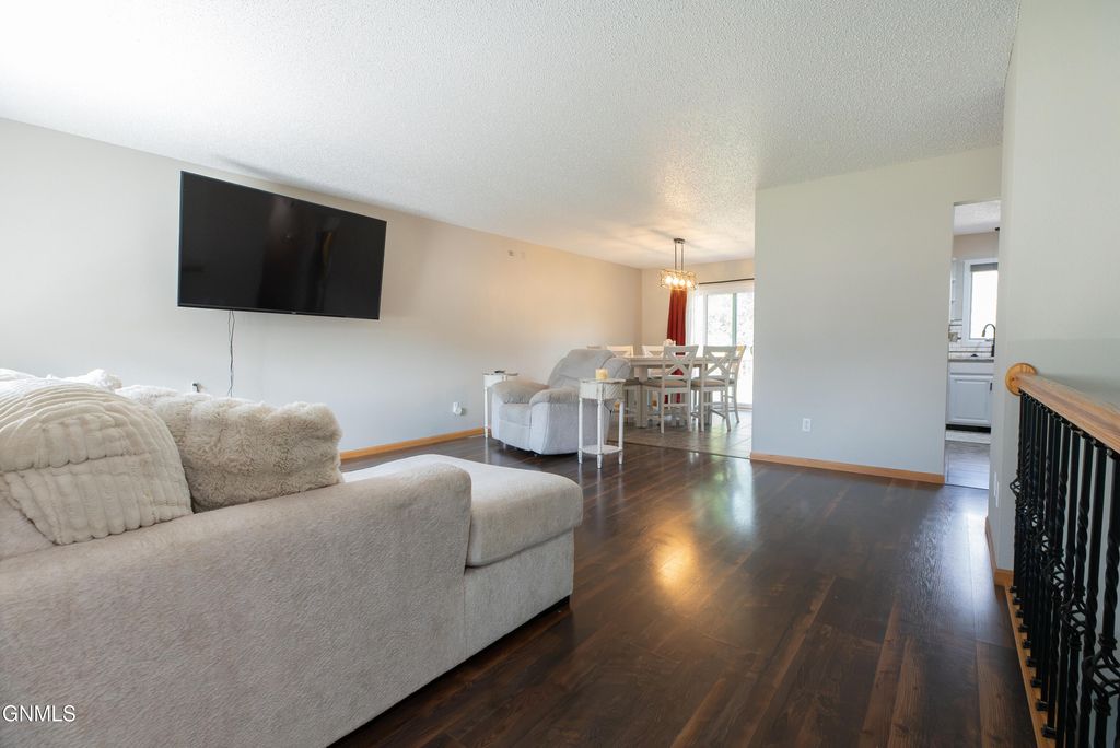 910 20th Street SE, Mandan, ND 58554 photo 5