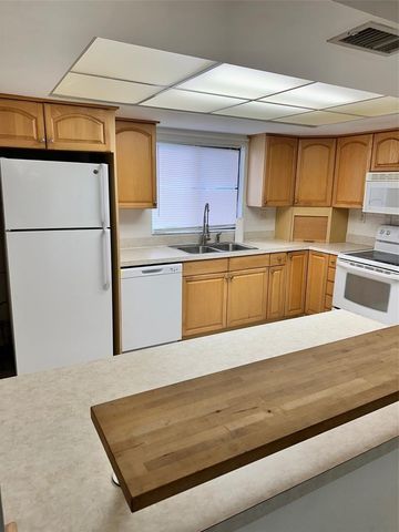 10775 VILLAGE CLUB CIRCLE N 101, St Petersburg, FL 33716