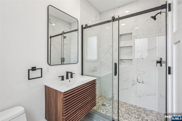 492 Oaktree Road, Oradell, NJ 07649