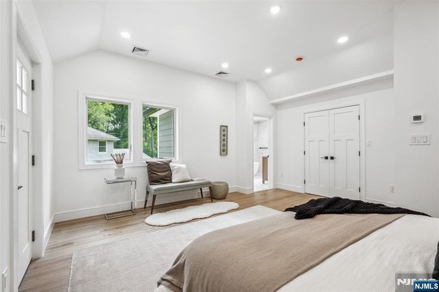 492 Oaktree Road, Oradell, NJ 07649