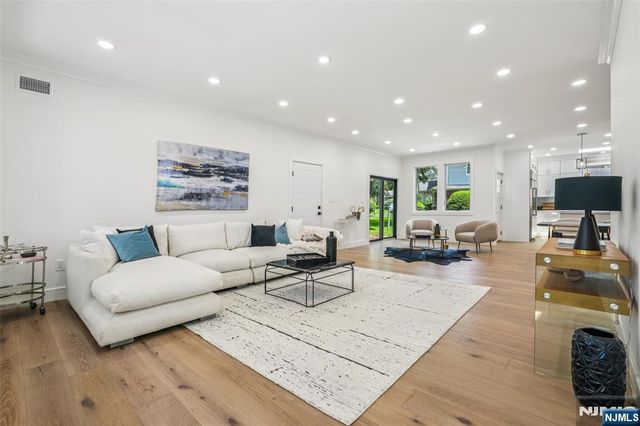 492 Oaktree Road, Oradell, NJ 07649