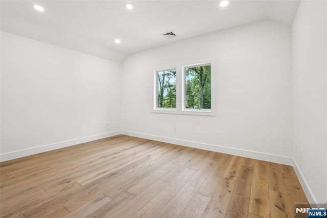 492 Oaktree Road, Oradell, NJ 07649