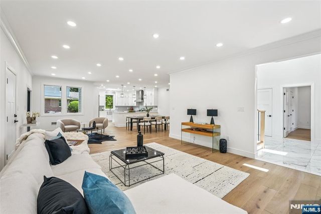 492 Oaktree Road, Oradell, NJ 07649