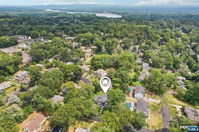 492 Oaktree Road, Oradell, NJ 07649