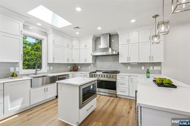 492 Oaktree Road, Oradell, NJ 07649