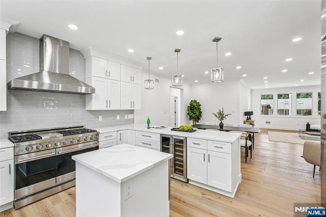 492 Oaktree Road, Oradell, NJ 07649