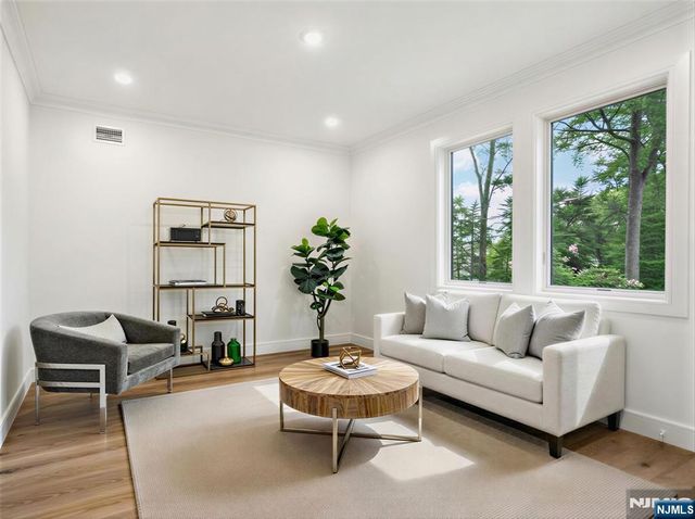 492 Oaktree Road, Oradell, NJ 07649