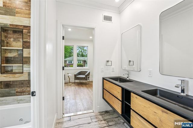 492 Oaktree Road, Oradell, NJ 07649