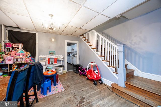 33 S 6TH AVE, Coatesville, PA 19320