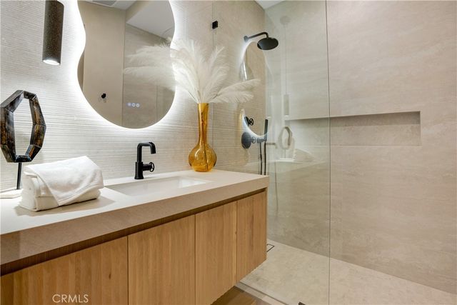 20553 Califa, Woodland Hills, CA 91367