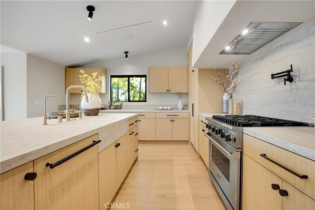 20553 Califa, Woodland Hills, CA 91367