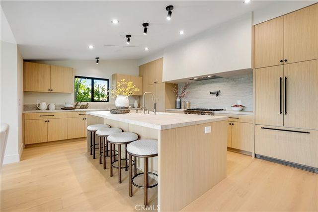 20553 Califa, Woodland Hills, CA 91367