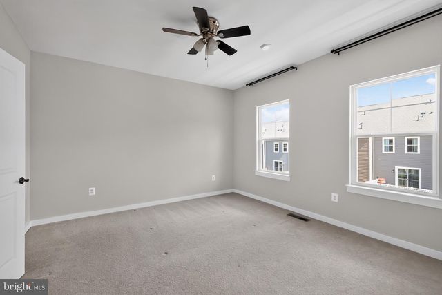 1743 AUTUMN MAPLE LEAF DR, Dumfries, VA 22026