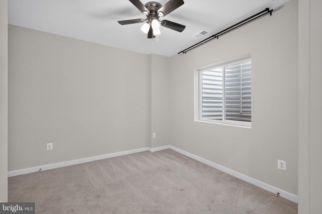 1743 AUTUMN MAPLE LEAF DR, Dumfries, VA 22026