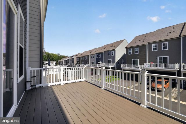 1743 AUTUMN MAPLE LEAF DR, Dumfries, VA 22026