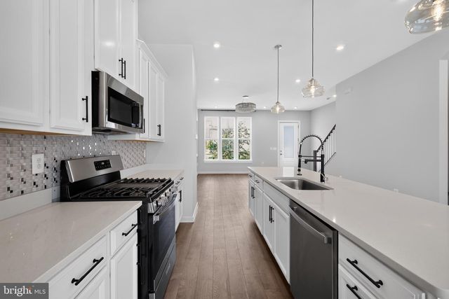 1743 AUTUMN MAPLE LEAF DR, Dumfries, VA 22026