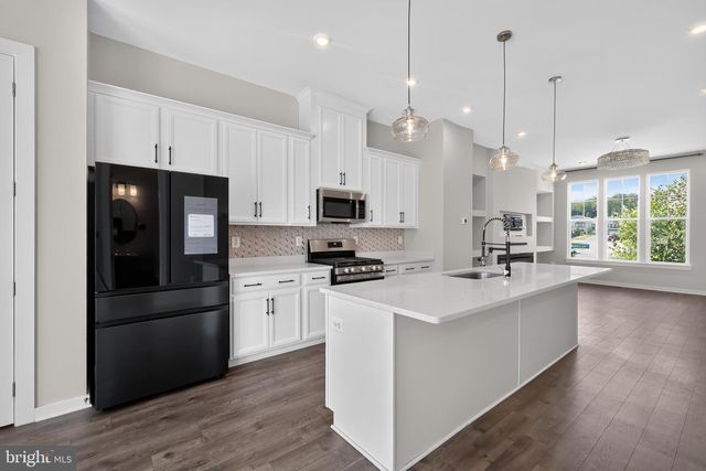 1743 AUTUMN MAPLE LEAF DR, Dumfries, VA 22026