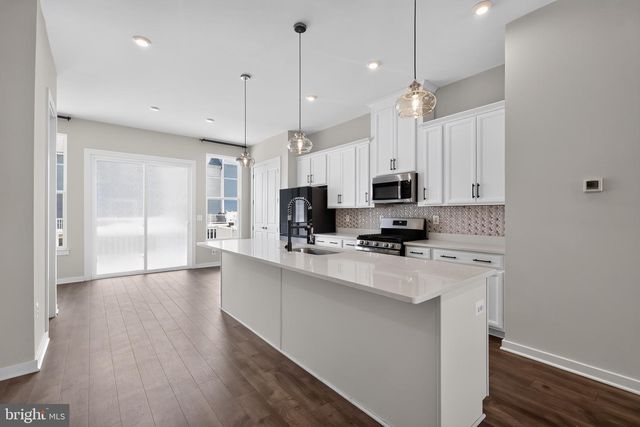 1743 AUTUMN MAPLE LEAF DR, Dumfries, VA 22026