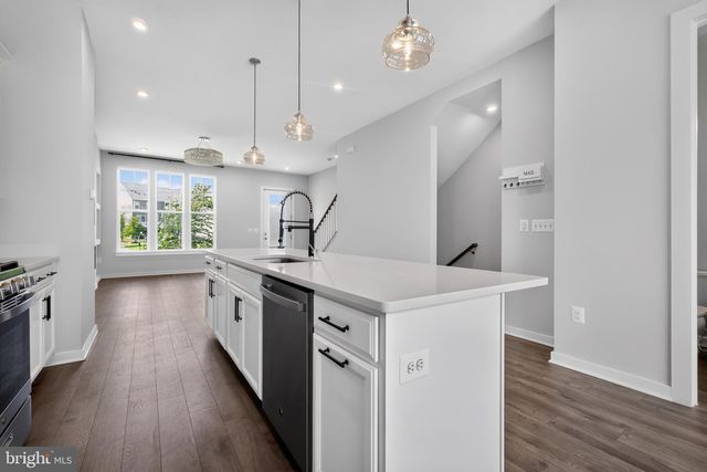1743 AUTUMN MAPLE LEAF DR, Dumfries, VA 22026
