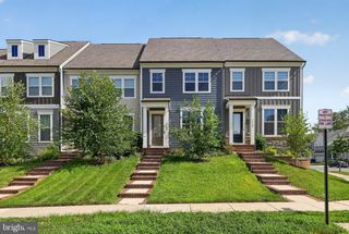 1743 AUTUMN MAPLE LEAF DR, Dumfries, VA 22026
