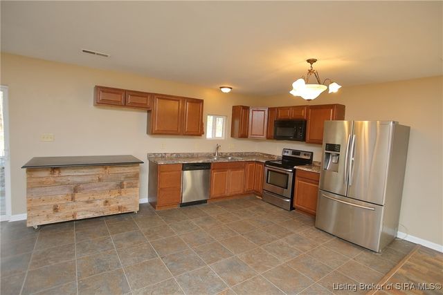 577 E Radio Tower Road, Scottsburg, IN 47170