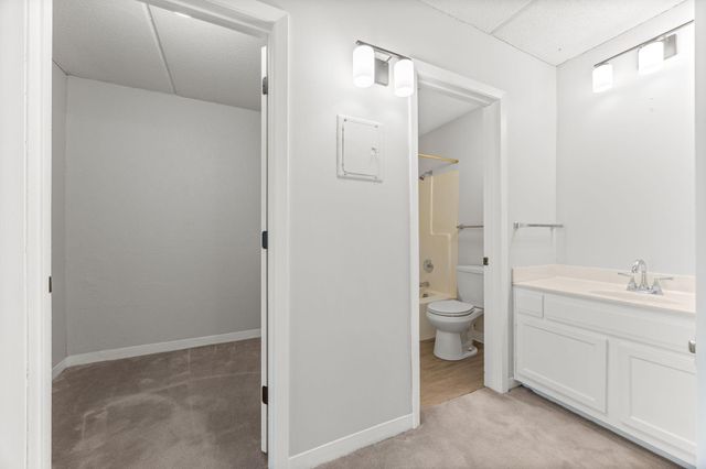 10411 Cedar Lake Road 213, Minnetonka, MN 55305